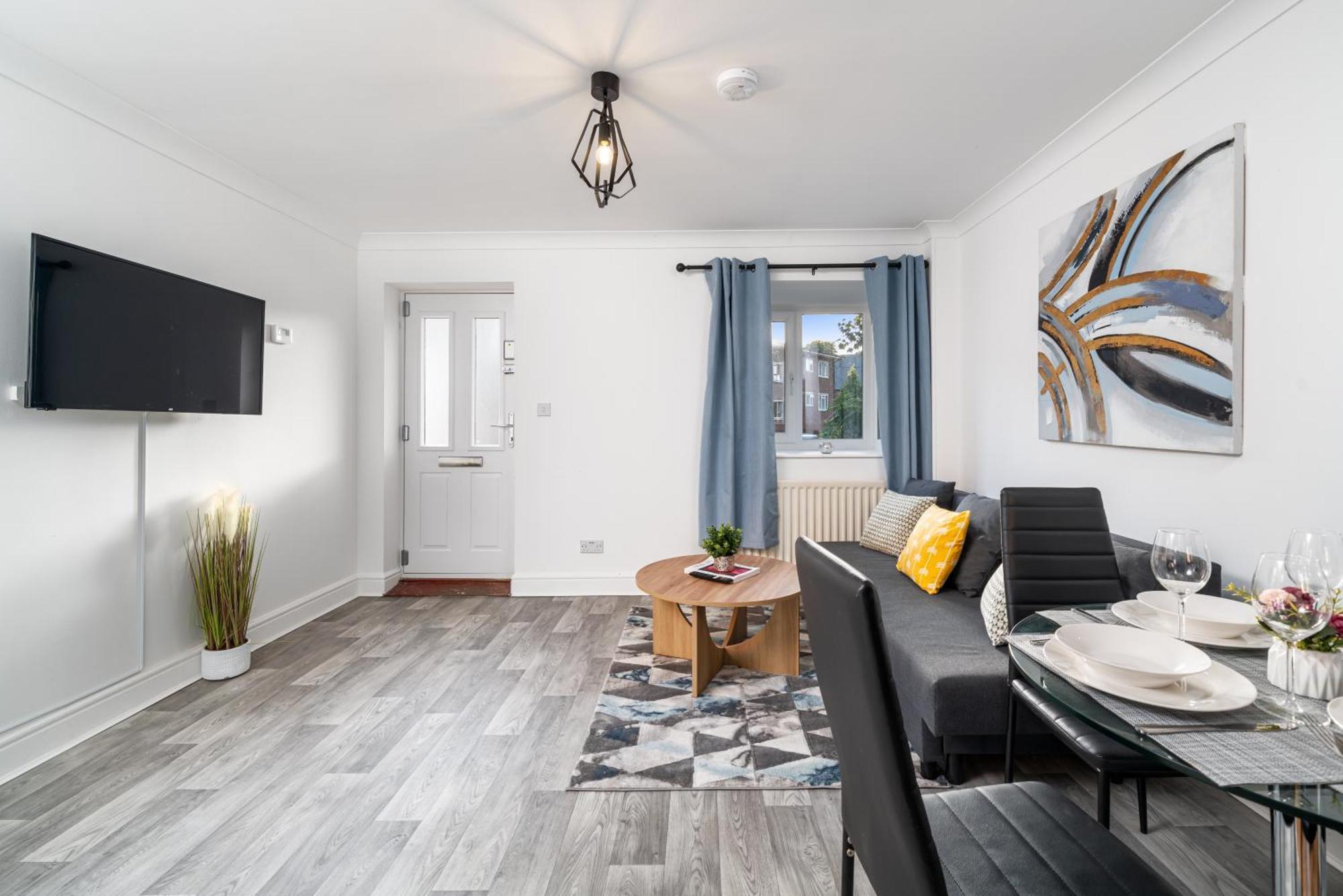 Cozy 3 Bed House With Garden & Parking In Rochester, Kent Mins To Train Station, Wifi Рочестер Экстерьер фото